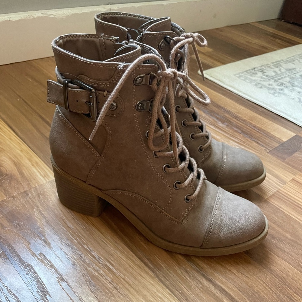 Guess tan combat boots